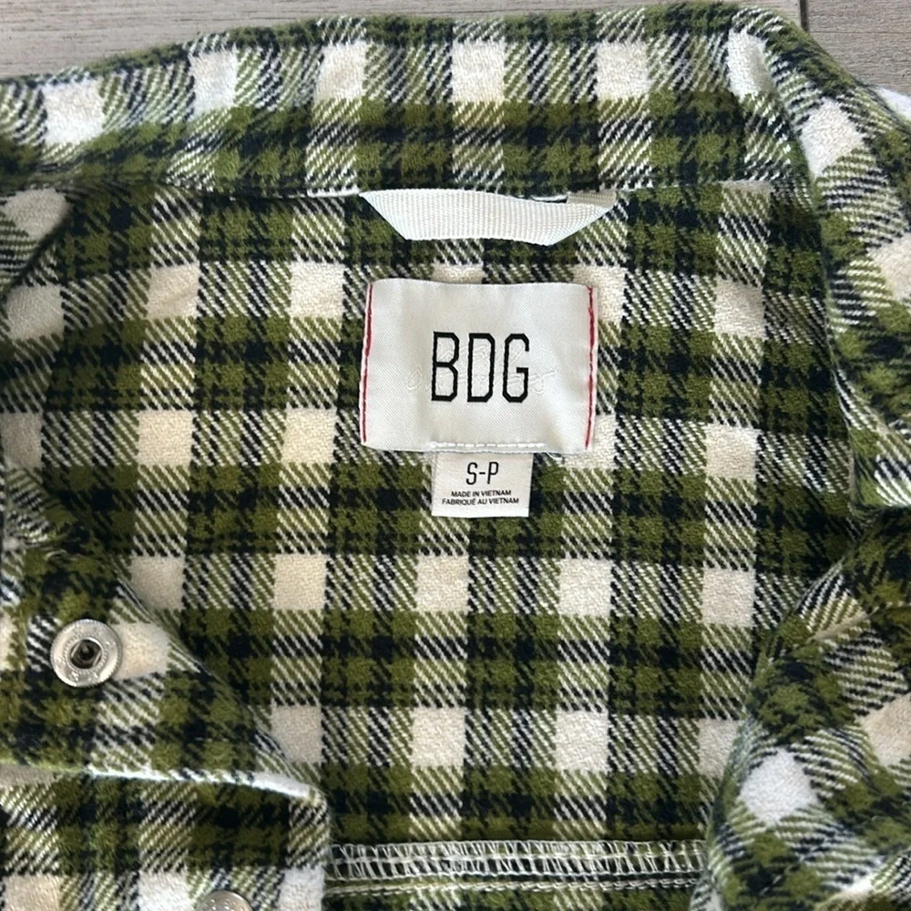 BDG Urban Outfitters Green Plaid Cropped Jacket size small